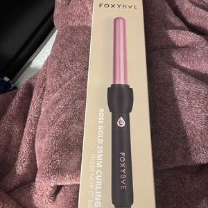 FoxyBae styling curling iron